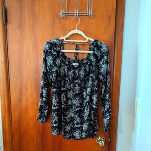 Sonoma Black and White Women's Maternity Top